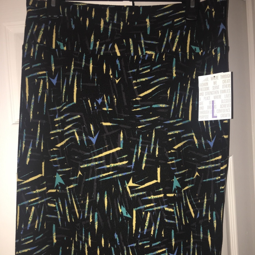 Large black Cassie skirt