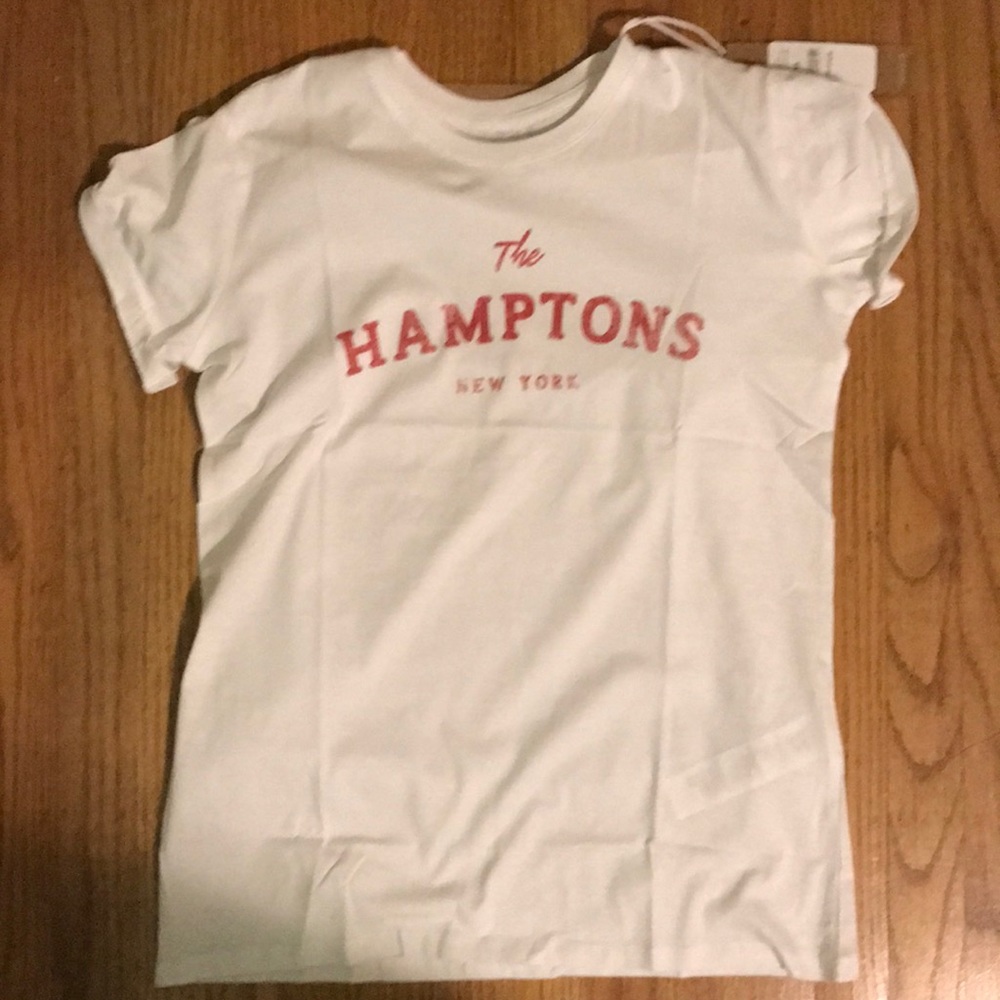 SUPER CUTE the hamptons tee
