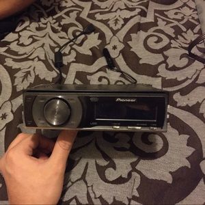 I’m selling a Pioneer stereo