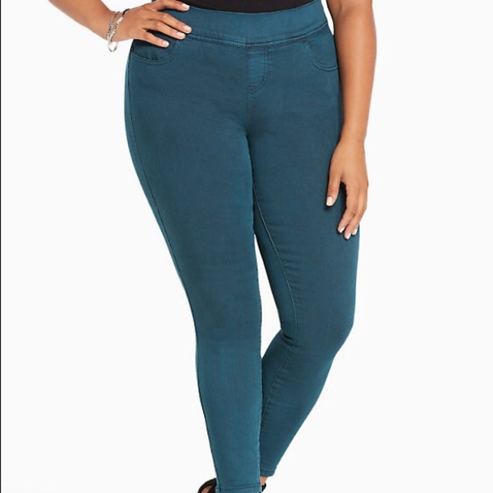 NWT Torrid Lean Jean Short. Teal Size 0