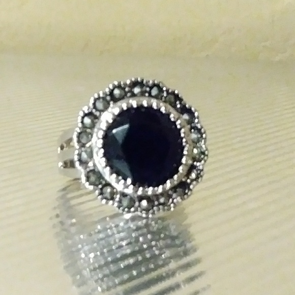 Ring - Picture 3 of 3