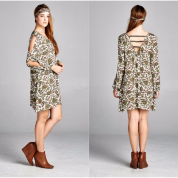 Cute Floral Tunic Dress in Plus Sizes 1X, 2X, 3X - Picture 4 of 8