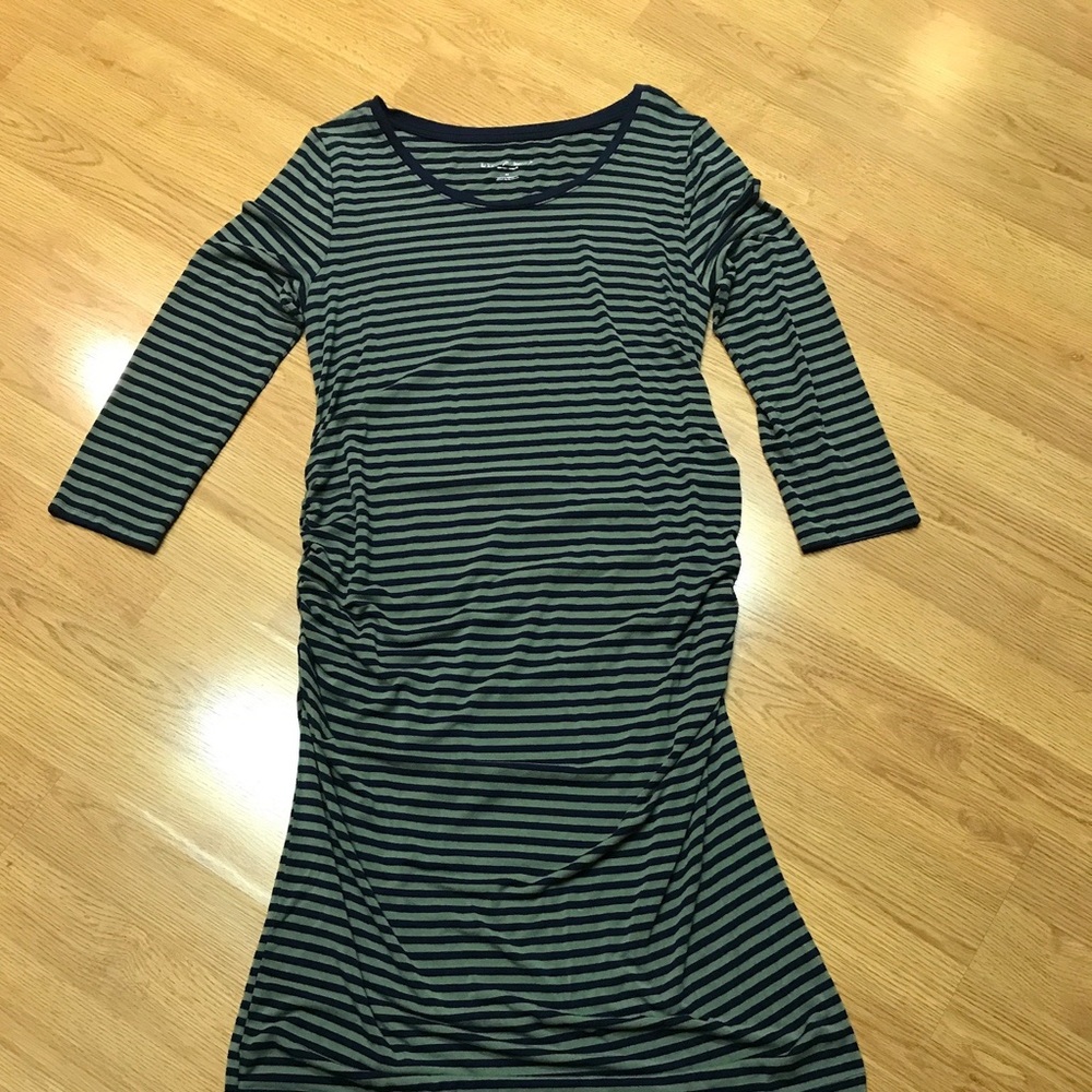 Beautiful Liz Lange Maternity Dress🐣🌹