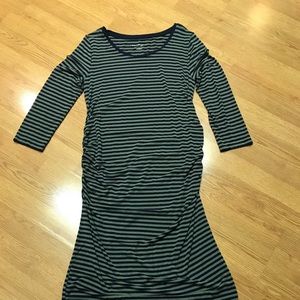 Beautiful Liz Lange Maternity Dress🐣🌹