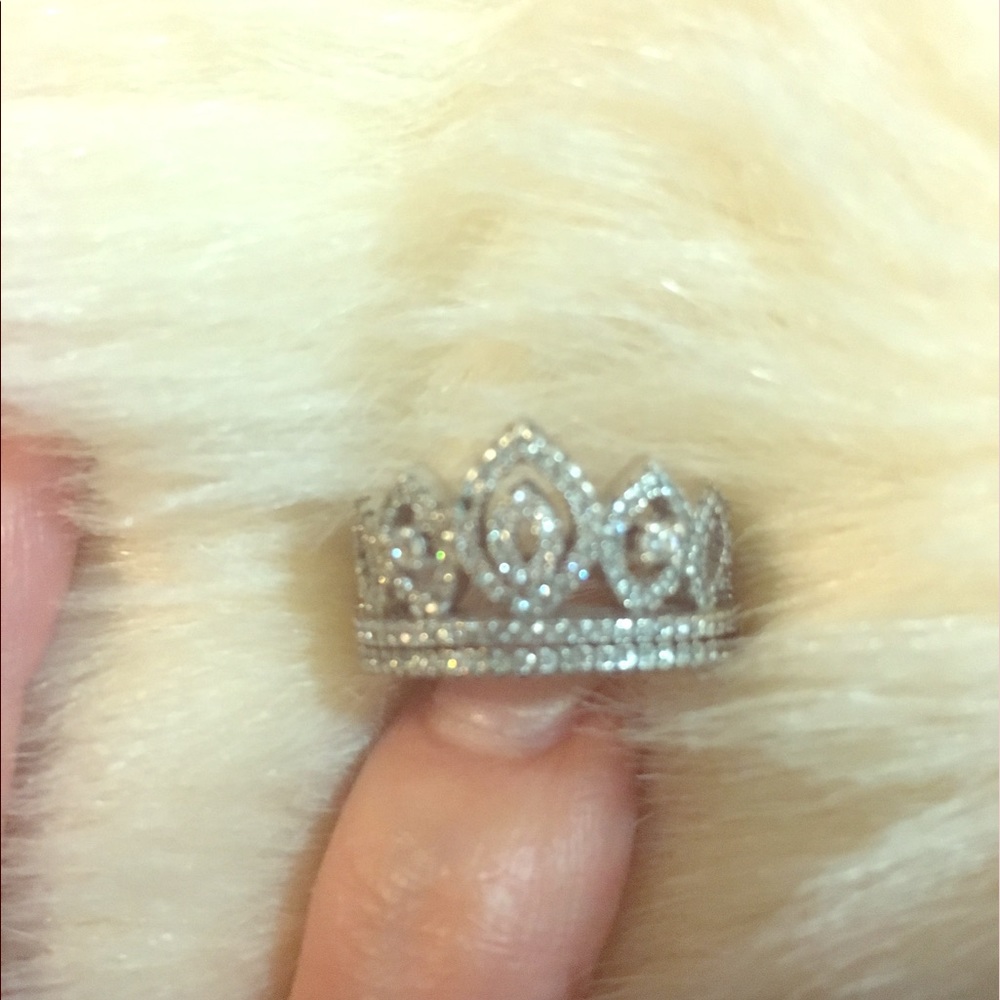 Beautiful tiara ring size 7