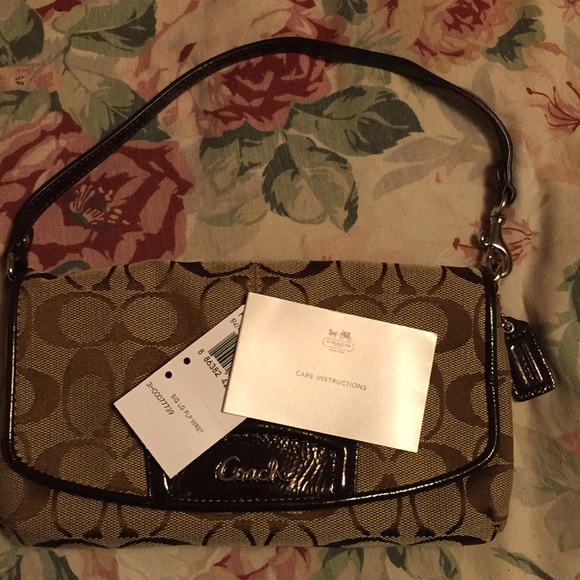 Authentic Coach Clutch - Picture 5 of 7