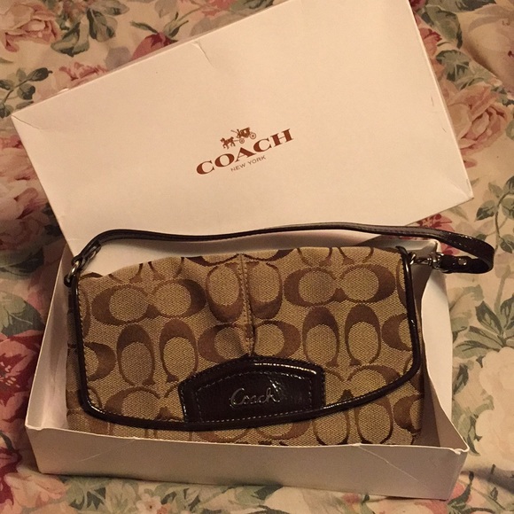 Authentic Coach Clutch - Picture 6 of 7
