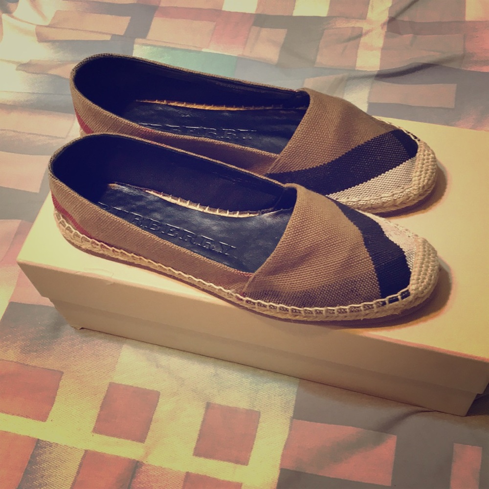 Burberry flat shoe