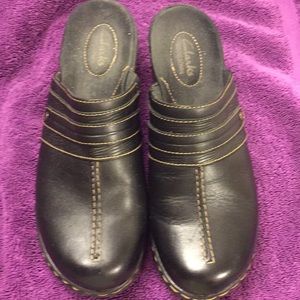 Clark’s bendable mules