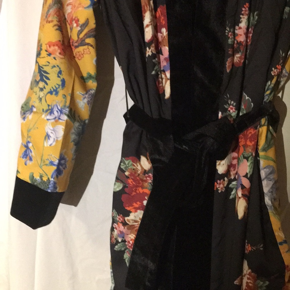 LAST ONE!  NWT Patchwork Floral Kimono Robe L - Picture 5 of 7