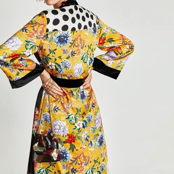 LAST ONE!  NWT Patchwork Floral Kimono Robe L - Picture 3 of 7