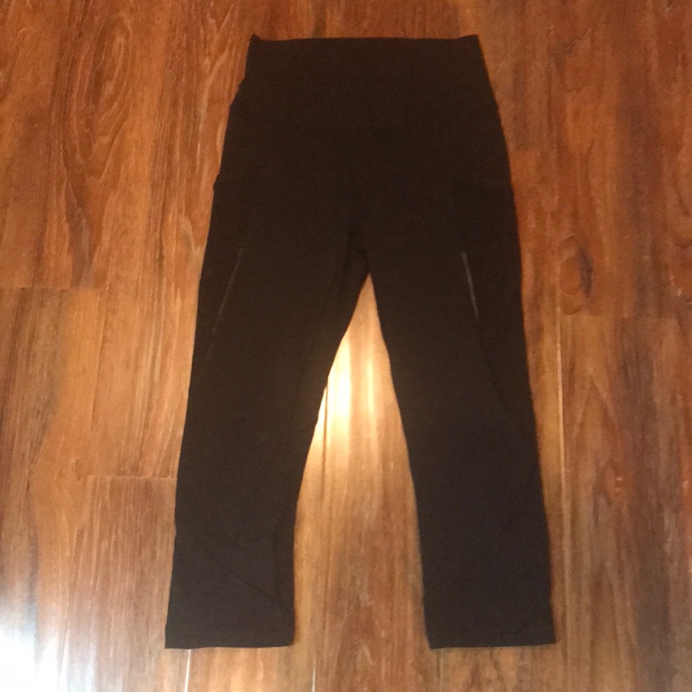 Lululemon Black crop capri running leggings size 4
