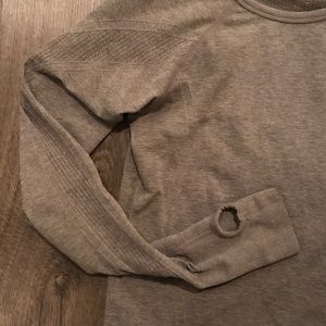 Stretchy gray Athletic top