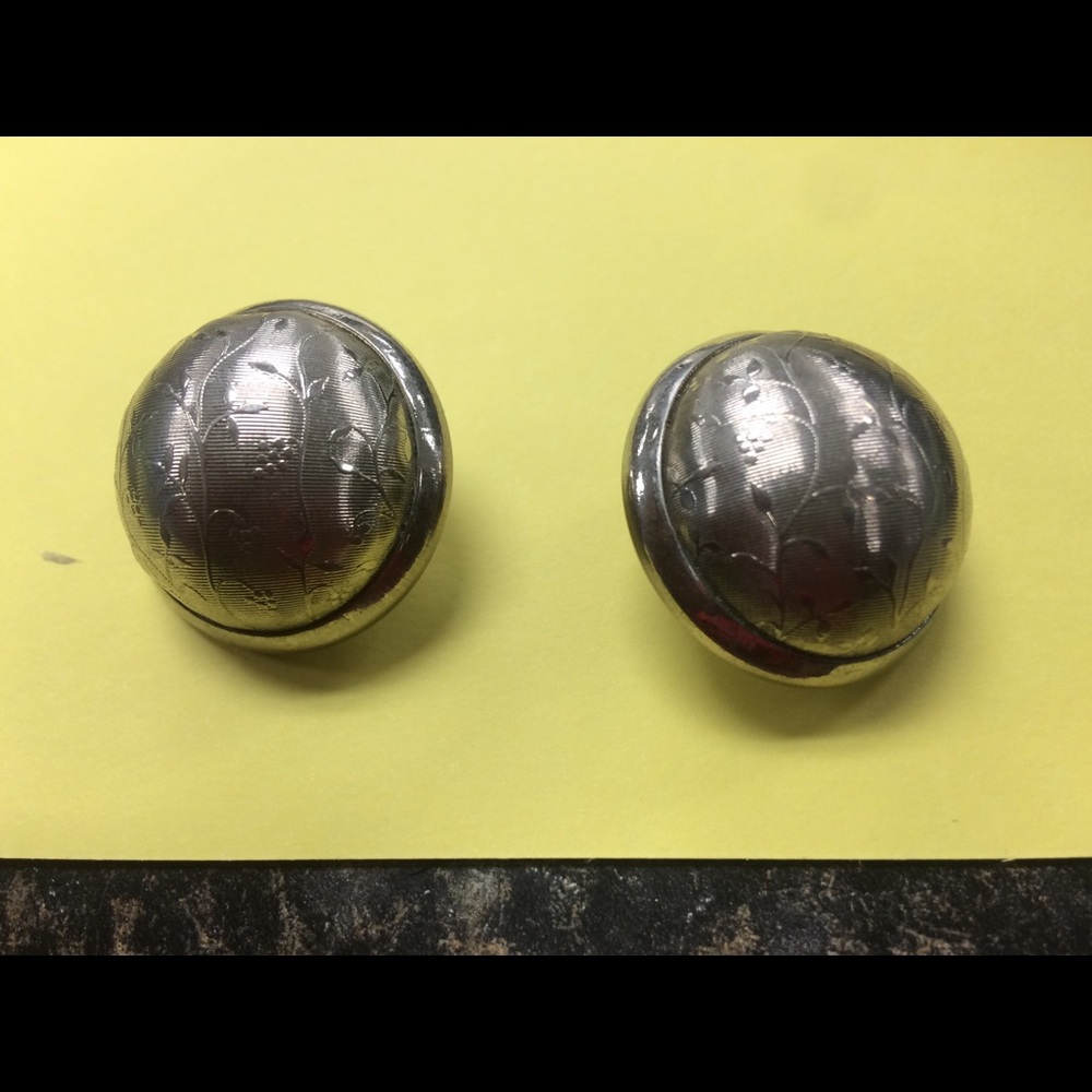 Vintage Clip on Earr