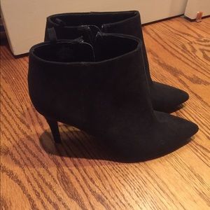 Black Pointed toe ankle booties size 8.