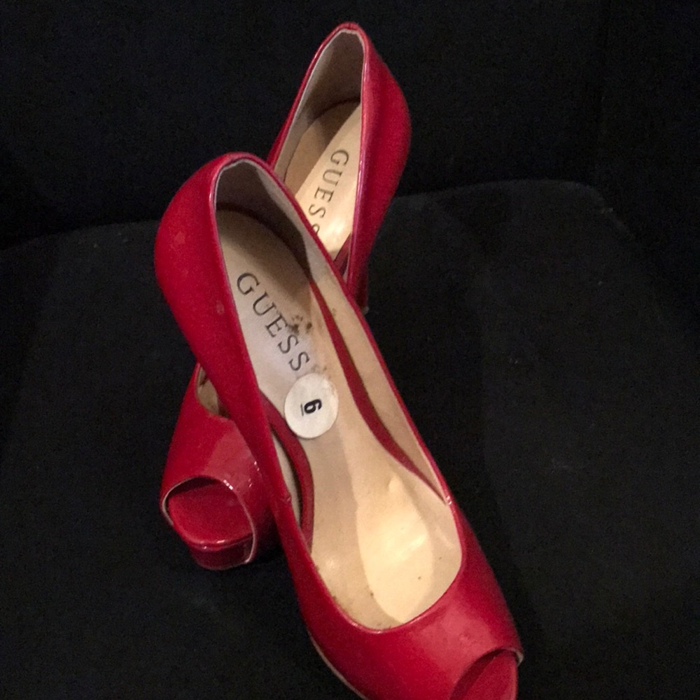 Guess as 6 red platforms