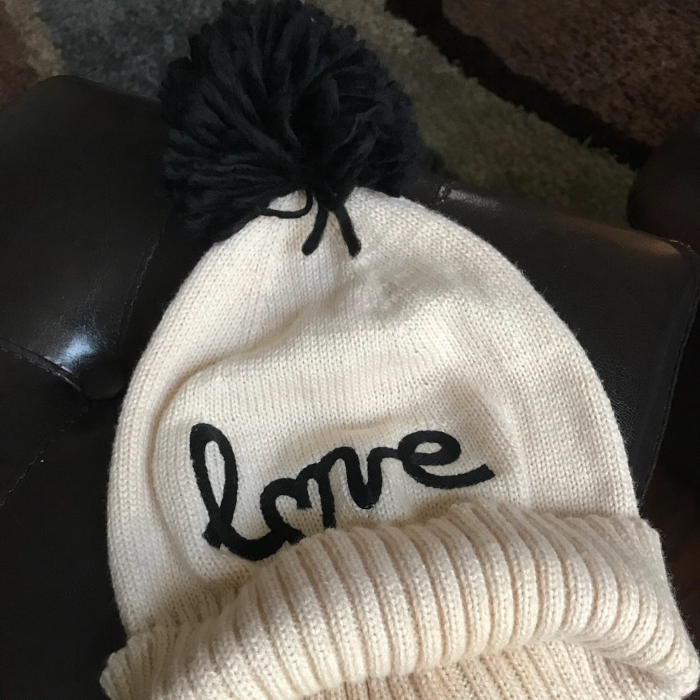 Winter Pom Pom hat 😍