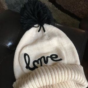 Winter Pom Pom hat 😍