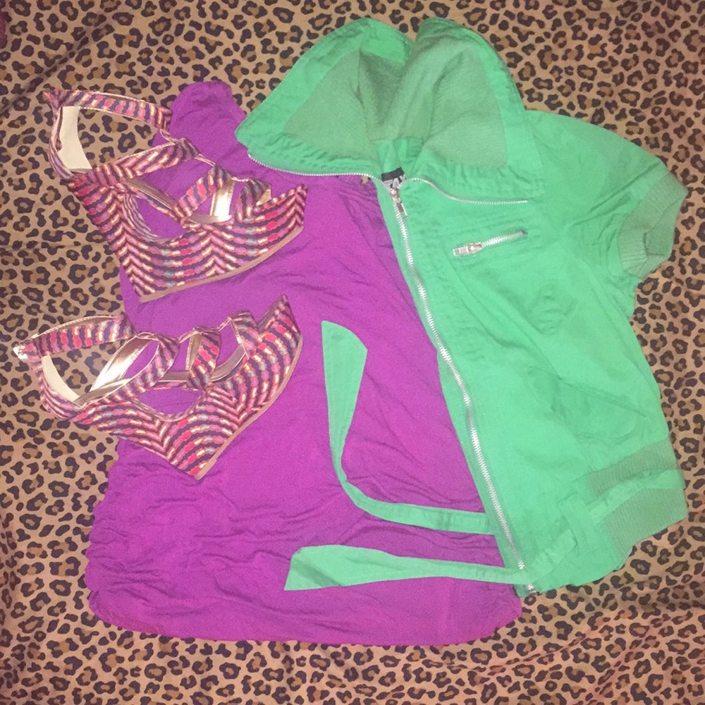 Beautiful green cropped zip jacket with tie
