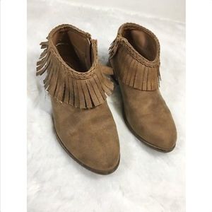 Stevies Steve Madden Size 1 Brown Fringe Booties