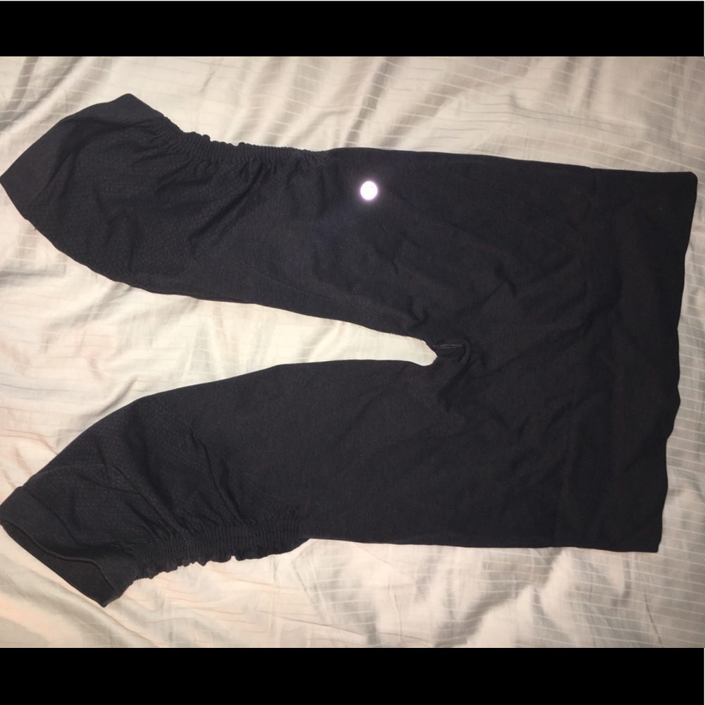 Lululemon cropped dark gray leggings