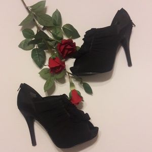 Beautiful Jacqueline Ferrar covered heels