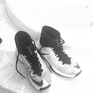 Nike boys basketball size shoes size 7