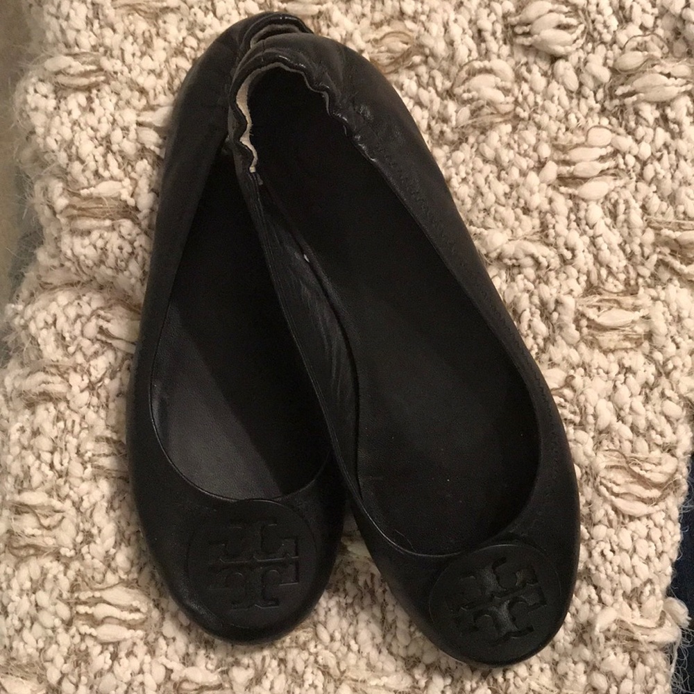 Final price drop. Worn twice leather Tory flats.