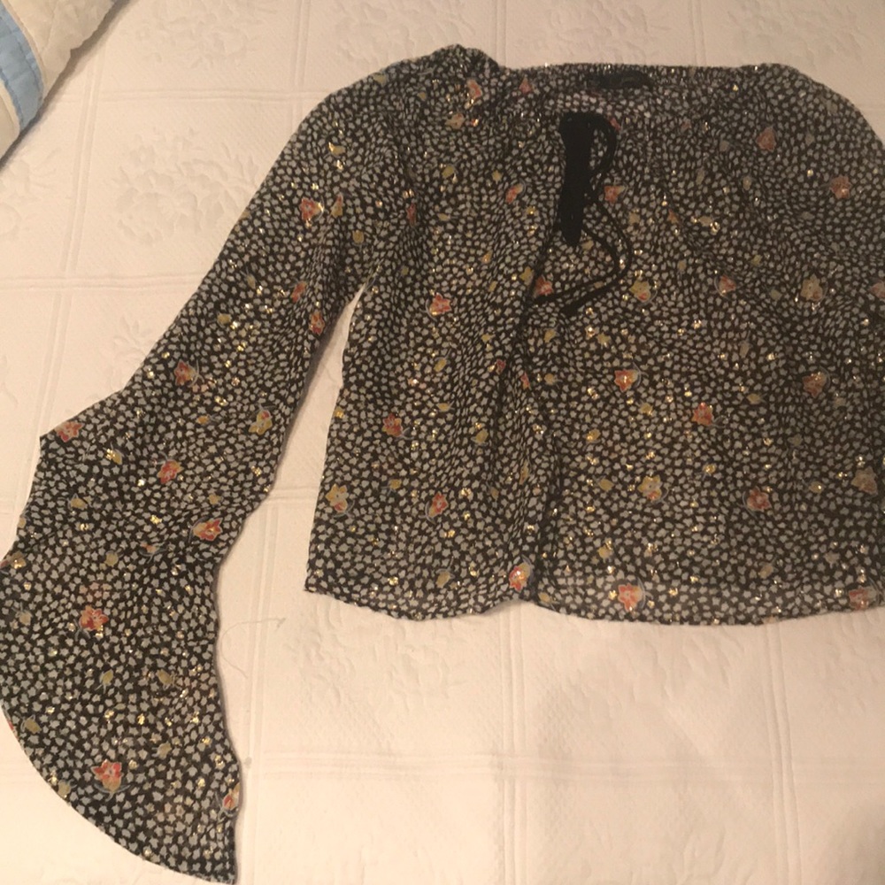 Cinched bell sleeve top with gold accents