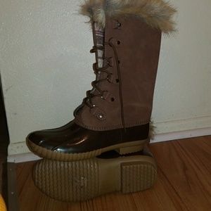 BNWOT Adrianna women's fur boots size 9