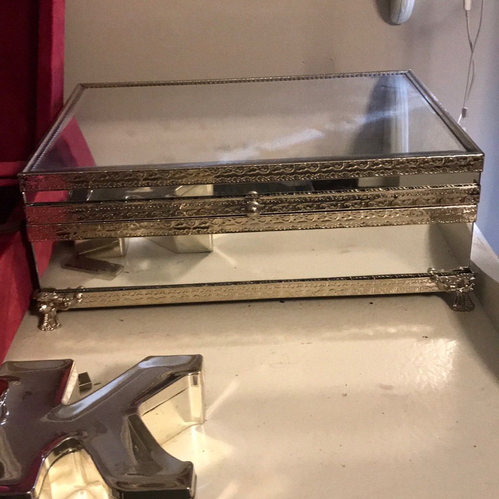 Nicole Miller jewelry box