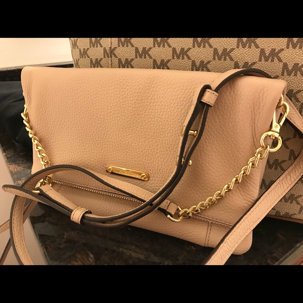 *SOLD* Authentic Michael Kors Crossbody clutch