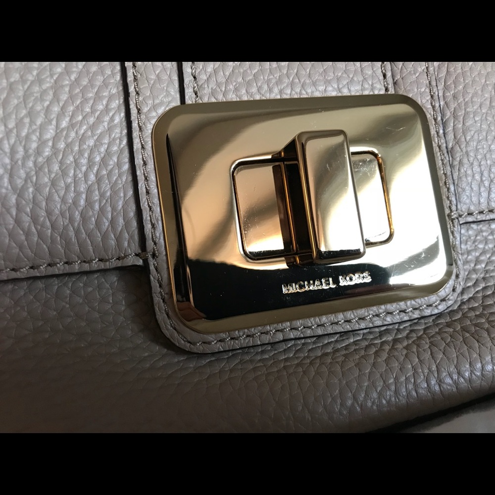 *SOLD* Authentic Michael Kors handbag