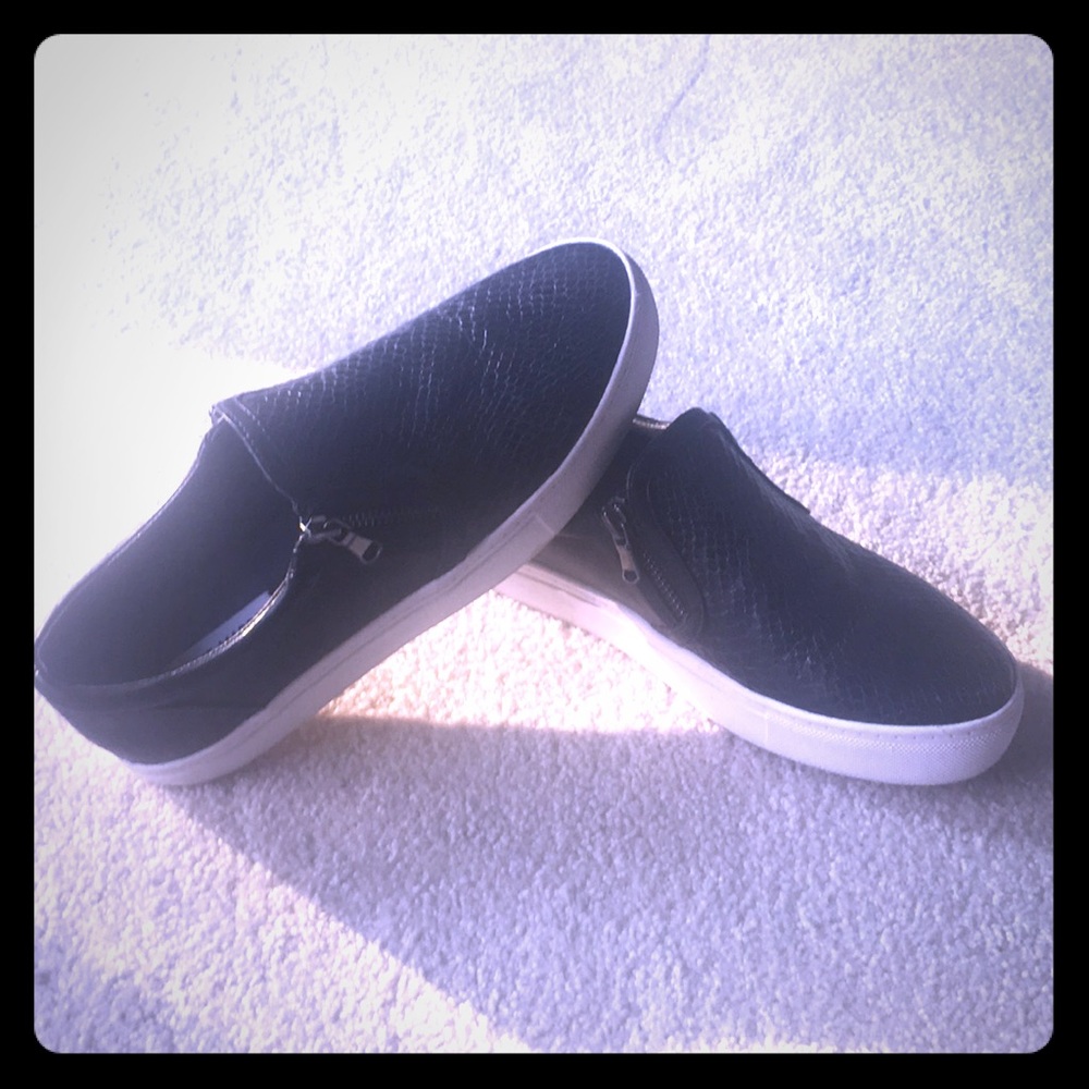 Steve Madden Black snakeskin slip on shoes