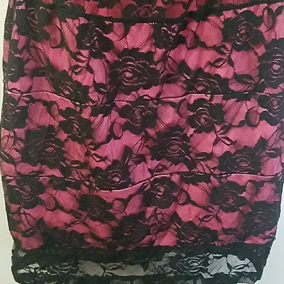 Pink and black symphony medium lace dress - Picture 3 of 3