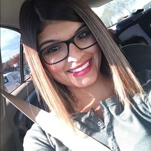 Meet your Posher, Yesenia