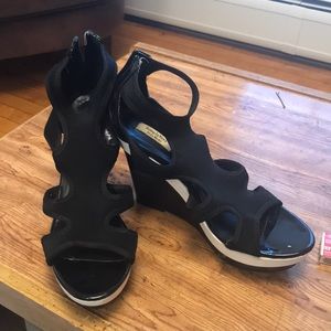 Vera Wang Wedges