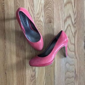 Pink “snake” skin heels