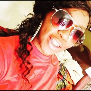 Meet your Posher, Joeneisha