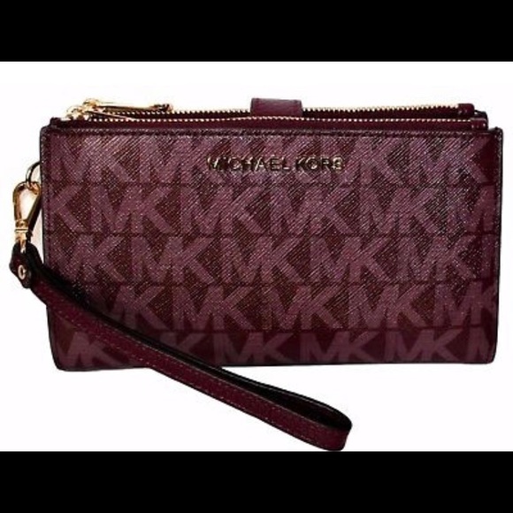 Michael Kors Handbags - Michael Kors MK Jet Set Travel wristlet