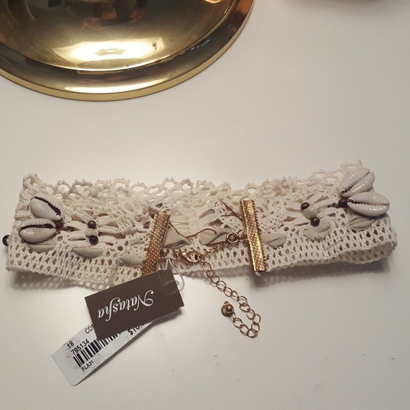 Cream Shell Lace Choker - Picture 3 of 3