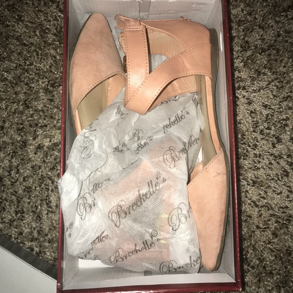 Point toed ankle flats