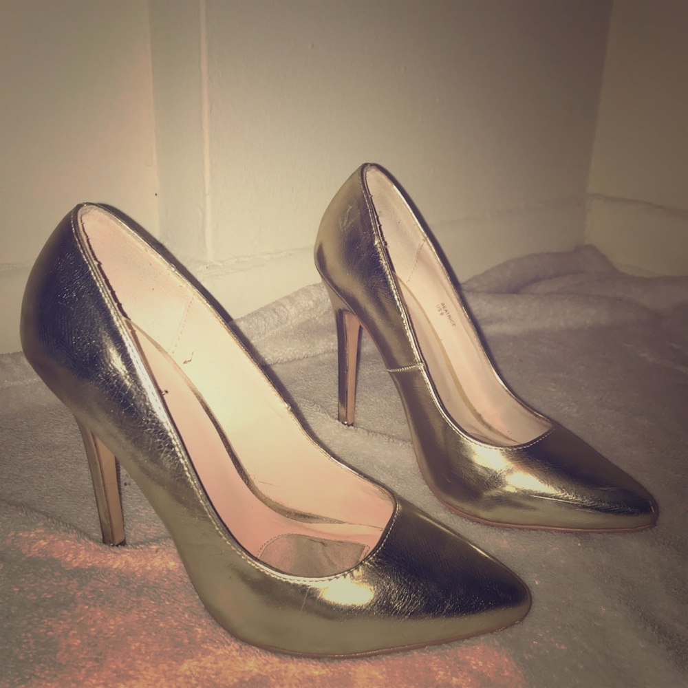 ✨Shiny Gold Pumps ✨
