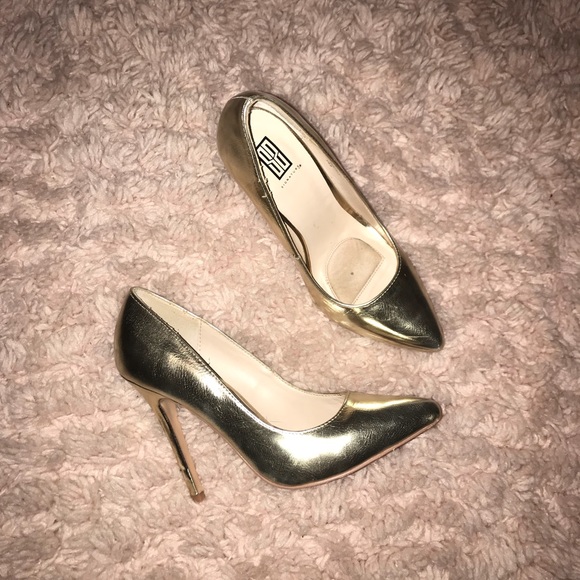 ✨Shiny Gold Pumps ✨ - Picture 2 of 4