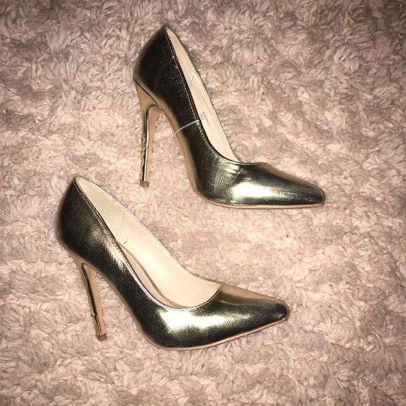 ✨Shiny Gold Pumps ✨ - Picture 3 of 4