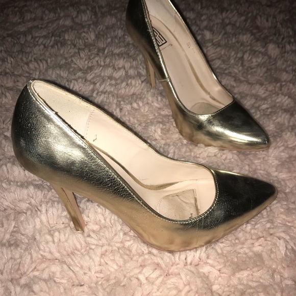 ✨Shiny Gold Pumps ✨ - Picture 4 of 4