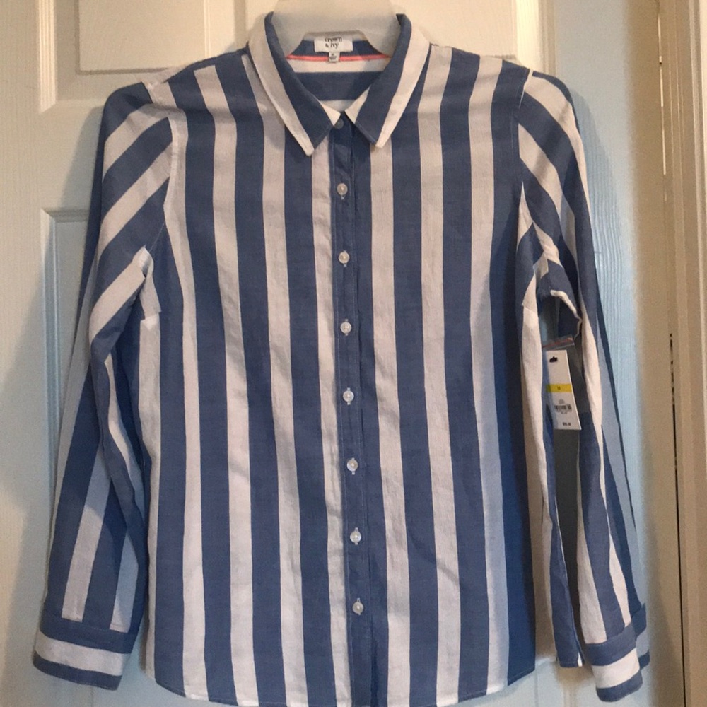 NWT Crown & Ivy Blue and White Button down