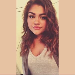 Meet your Posher, Olivia