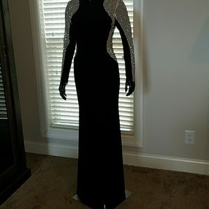 XSCAPE FORMAL MAXI DRESS BLACK & GOLD SZ 10