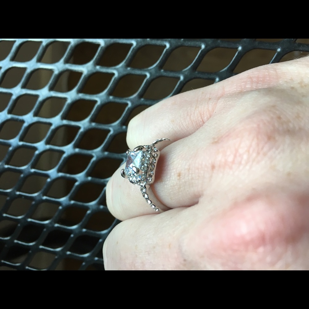 Beautiful Square shaped sterling silver CZ RING - Picture 2 of 3